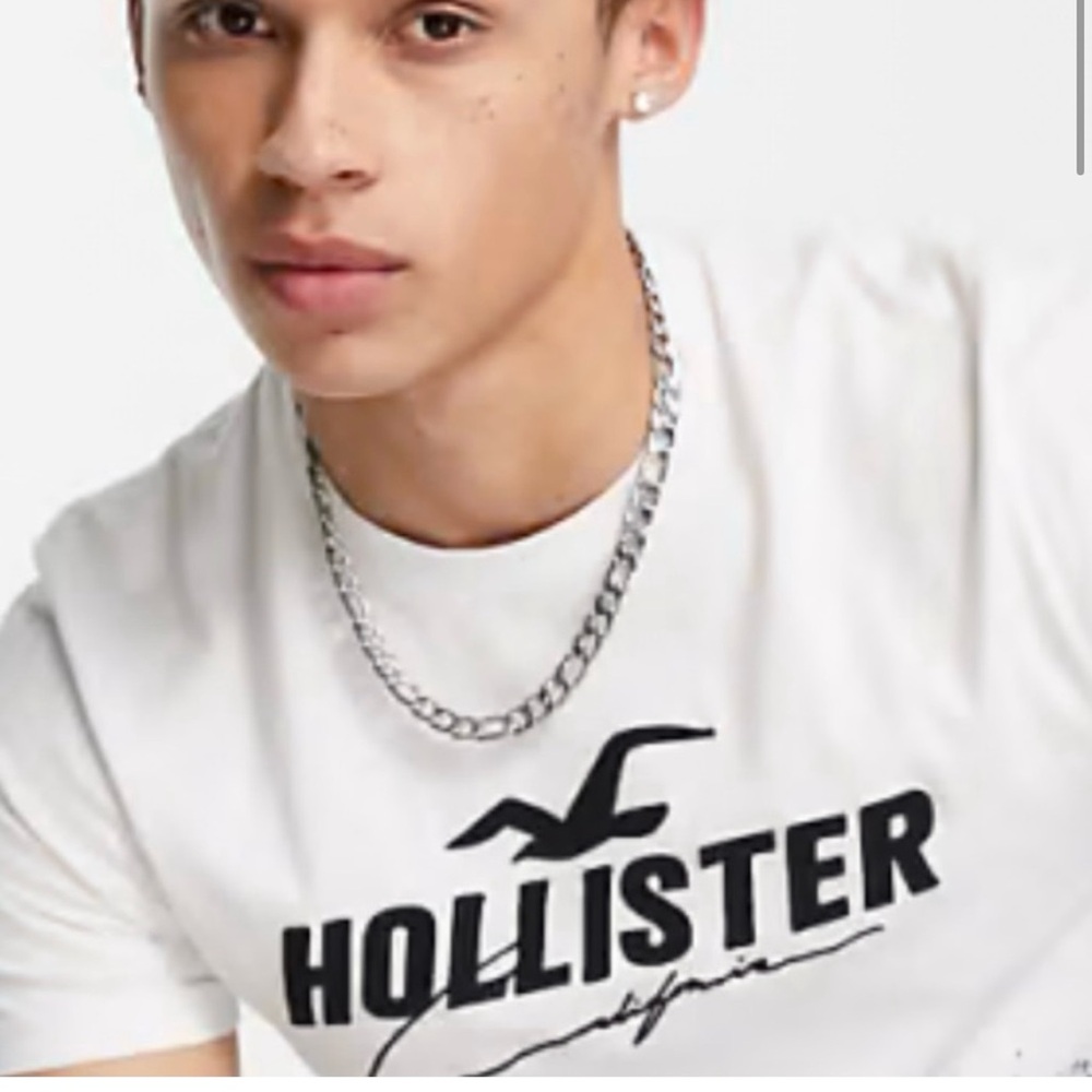 Hollister White Short Sleeve Tee with Iconic Logo Size S Good Condition